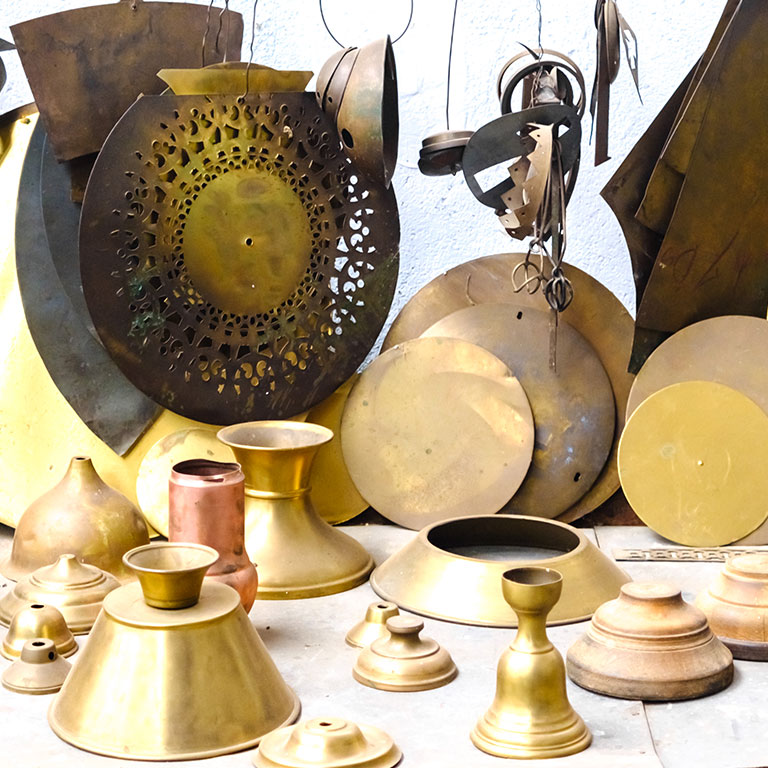 Objetos de artesanía de latón